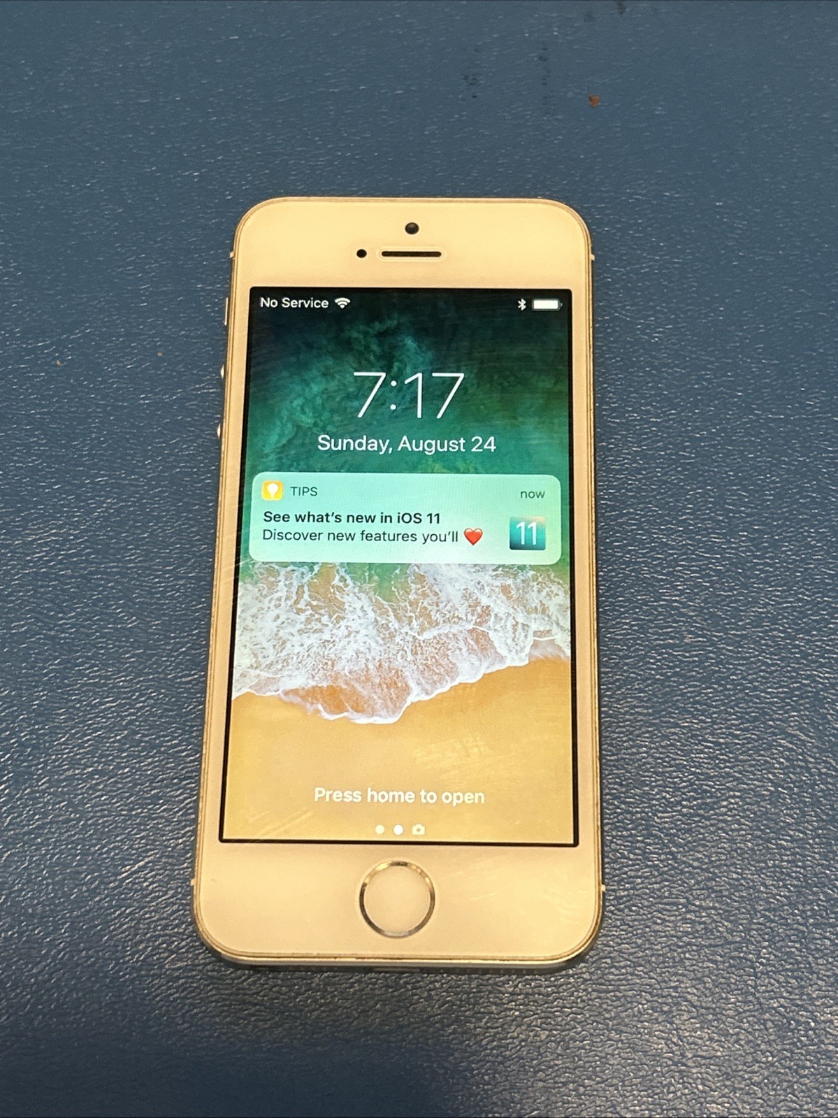 CRACKED Apple iPhone 5s 16GB MF798LL/A Silver Tracfone/Straight Talk/Metro PCS