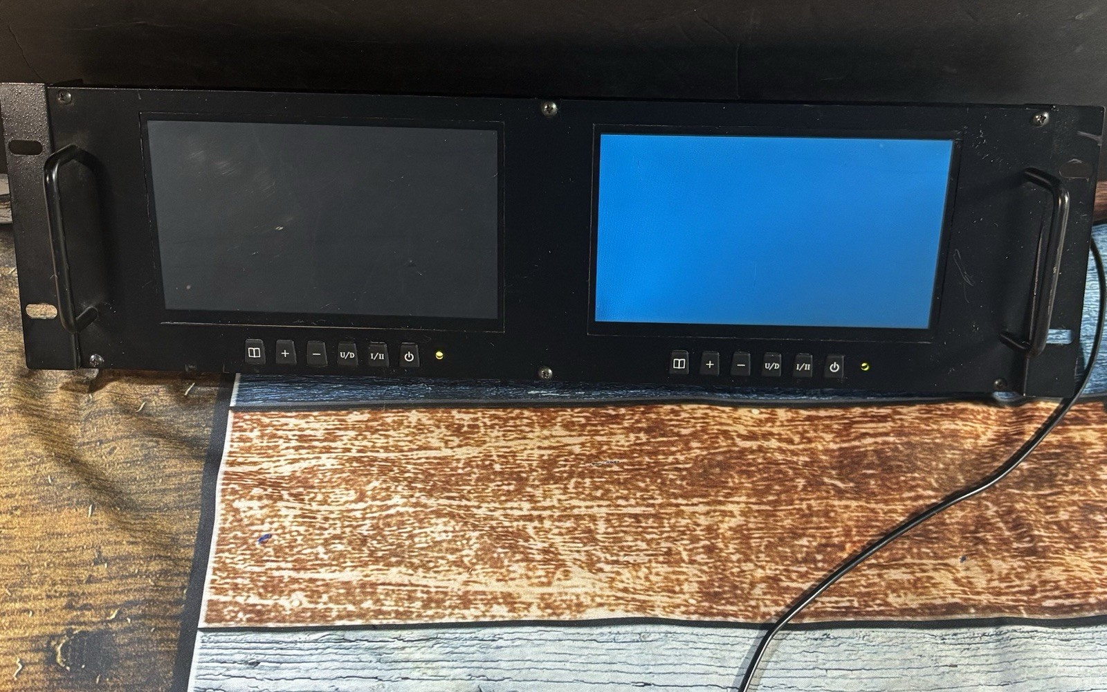 Defender Security Dual 7" LCD Rack Mount Monitor ( Read Description )