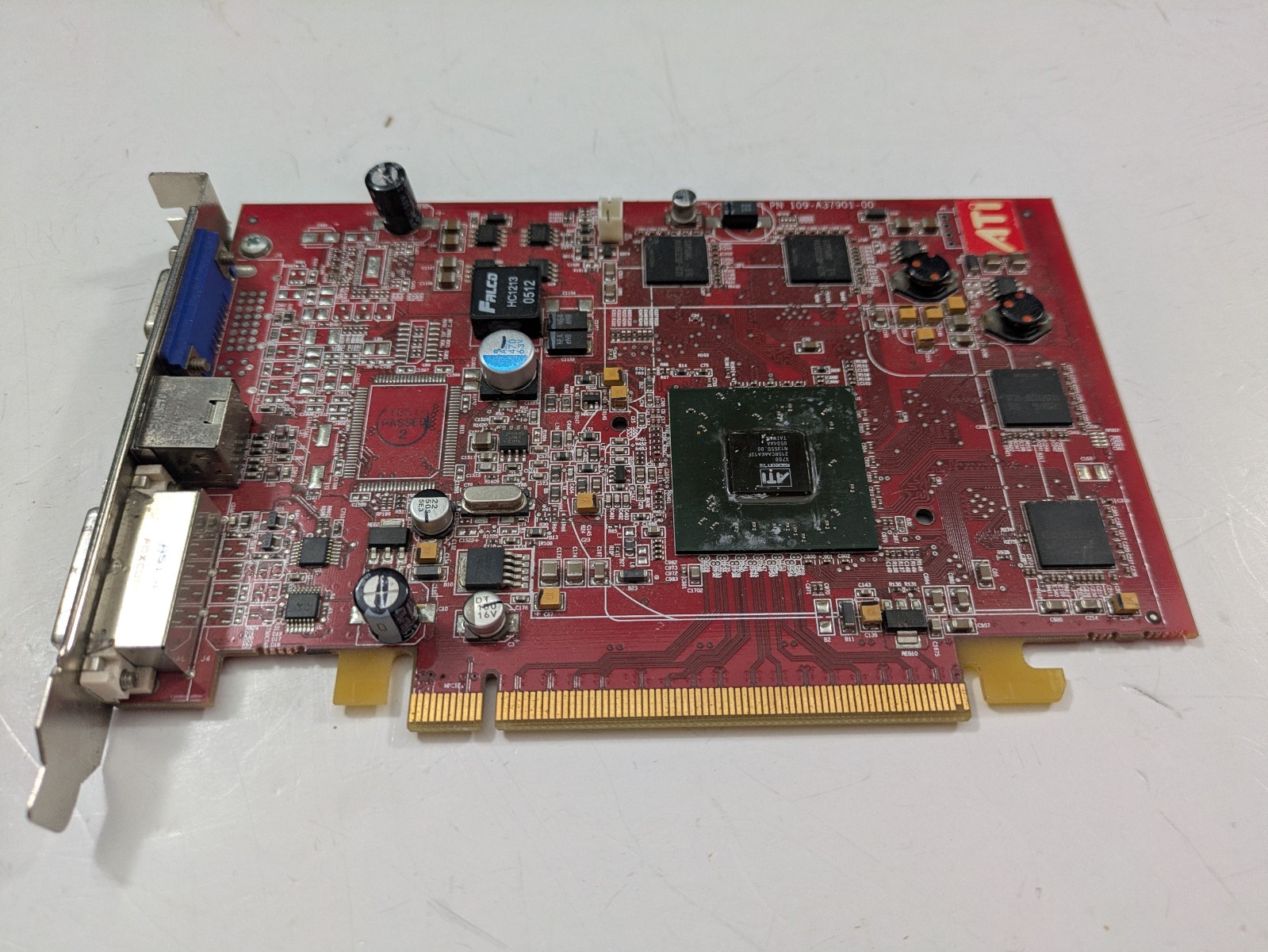 ATI Radeon X700 Pro 256MB PCIe Graphics Video Card ** working, no heatsink **