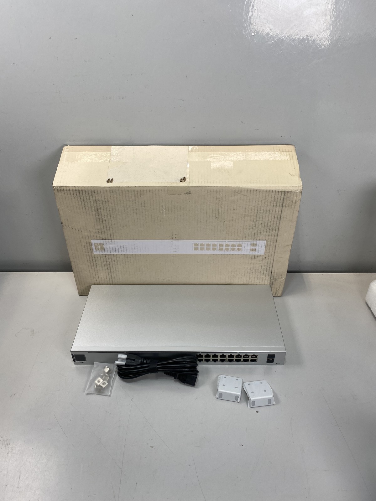 Ubiquiti UniFi 16-Port Gigabit PoE+ Compliant Managed Switch with SFP