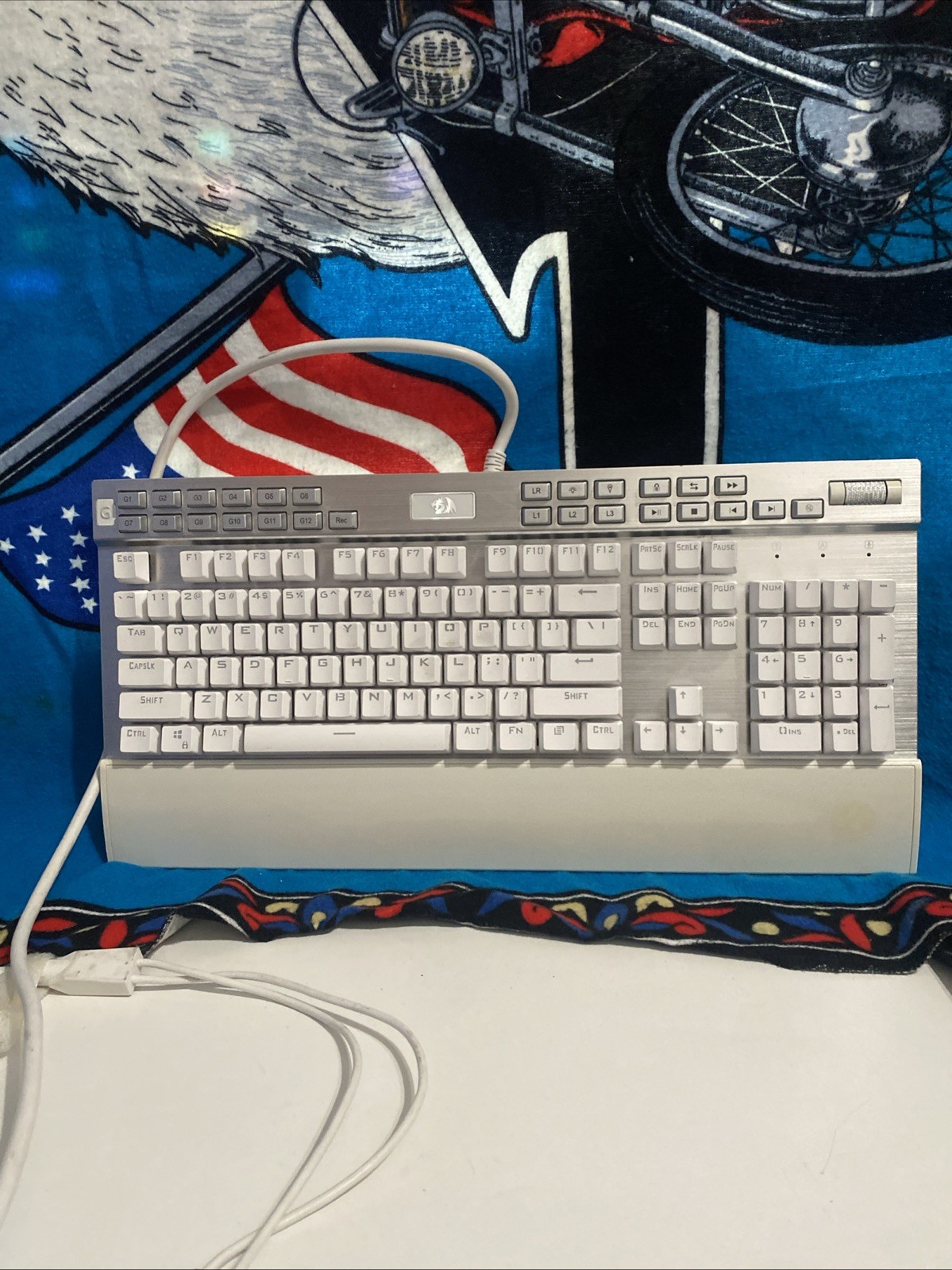 Red Dragon Yama K550 RDK550RGB G-Keys White Silver Mechanical RGB Keyboard Teste