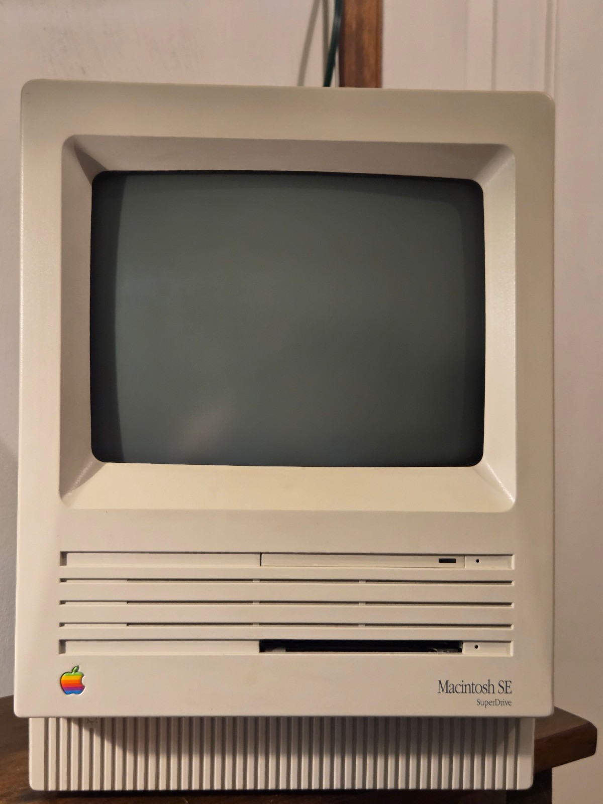 Apple Macintosh SE M5011, Vintage, 4 MB, Superdrive, 80MB HDD, Recapped & Tested