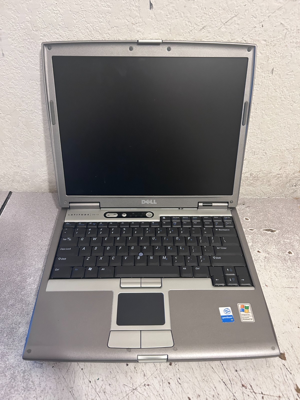 Dell Latitude D610 14" Display 2 GB RAM No Hard Drive No AC Adapter Pentium M