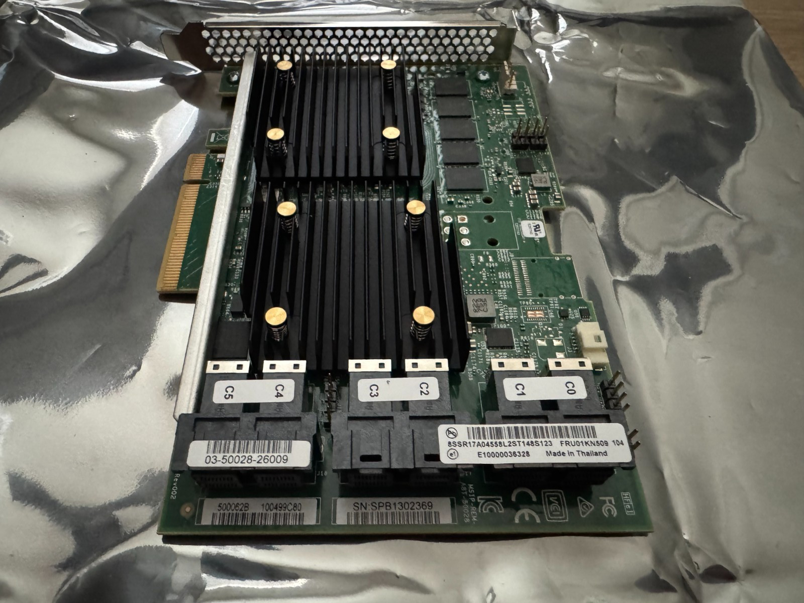 Lenovo ThinkSystem 930-24i 4GB Flash 12GB PCIe x8 RAID Adapter FRU P/N: 01KN509