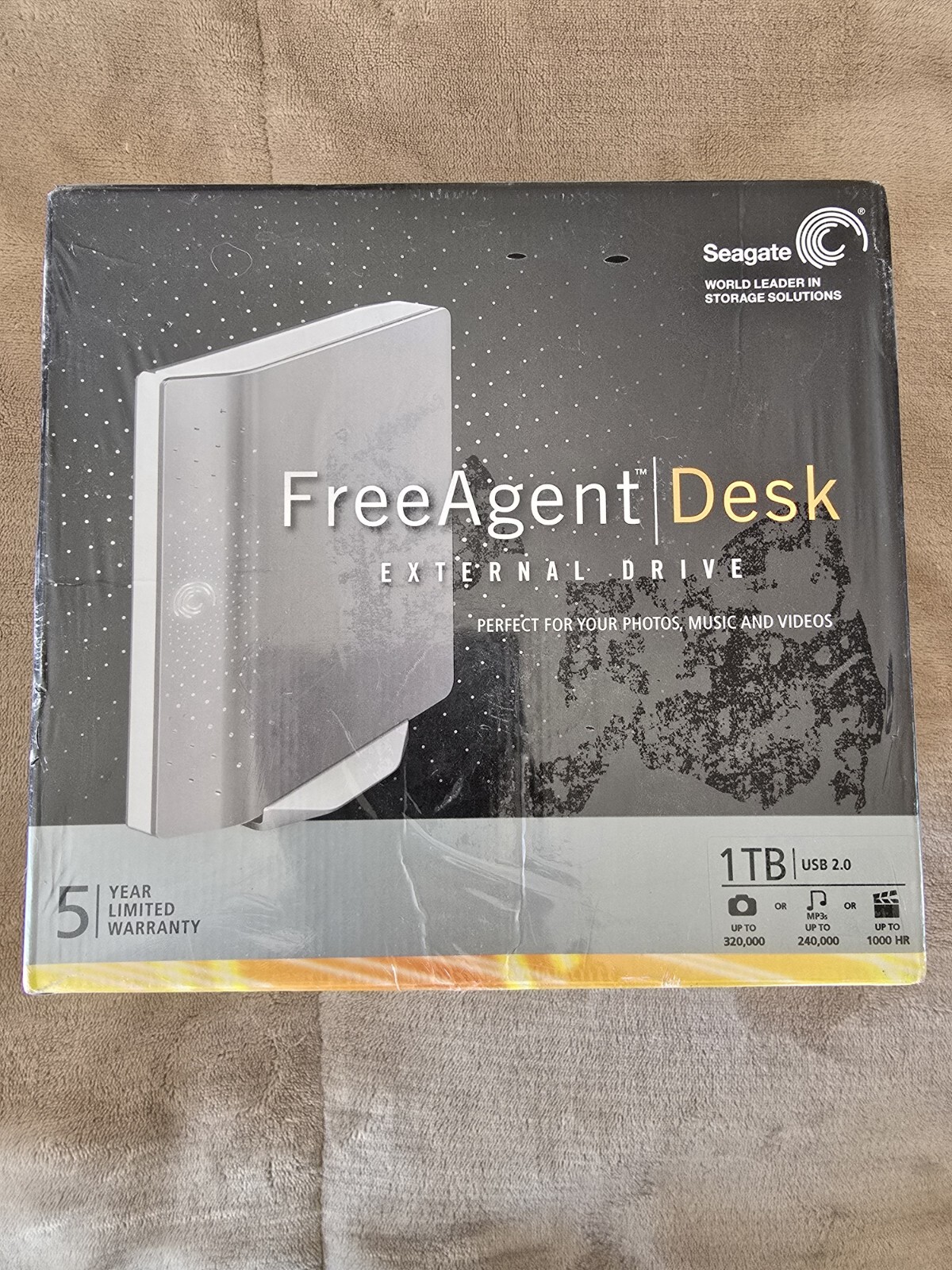 SEAGATE Free Agent Desk External Drive 1TB USB 2.0  New in box