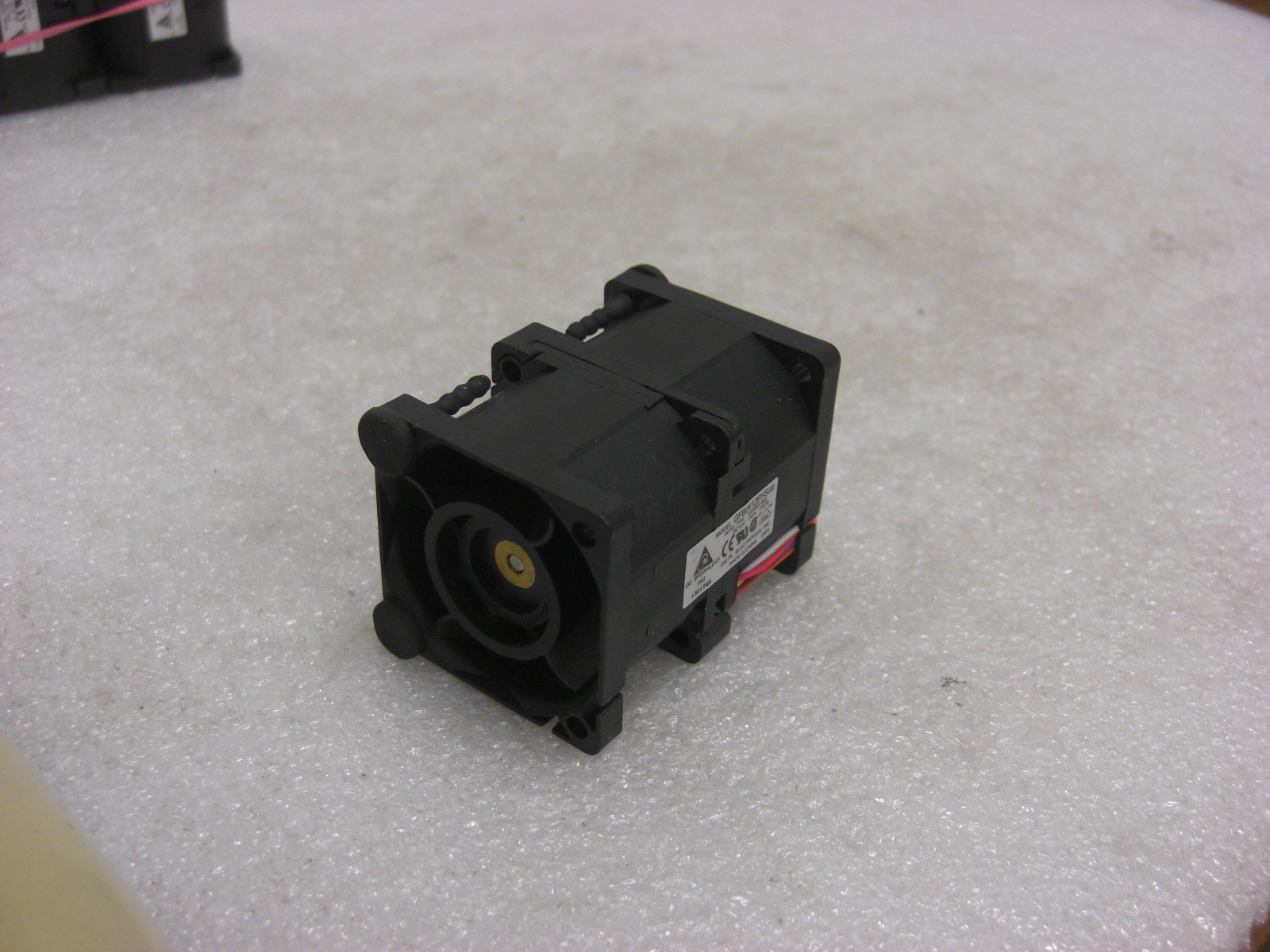 LOT OF FOUR  Intel Delta gfb0412ehs e23083-002 dc12v 1.82a fan for tigw1u server