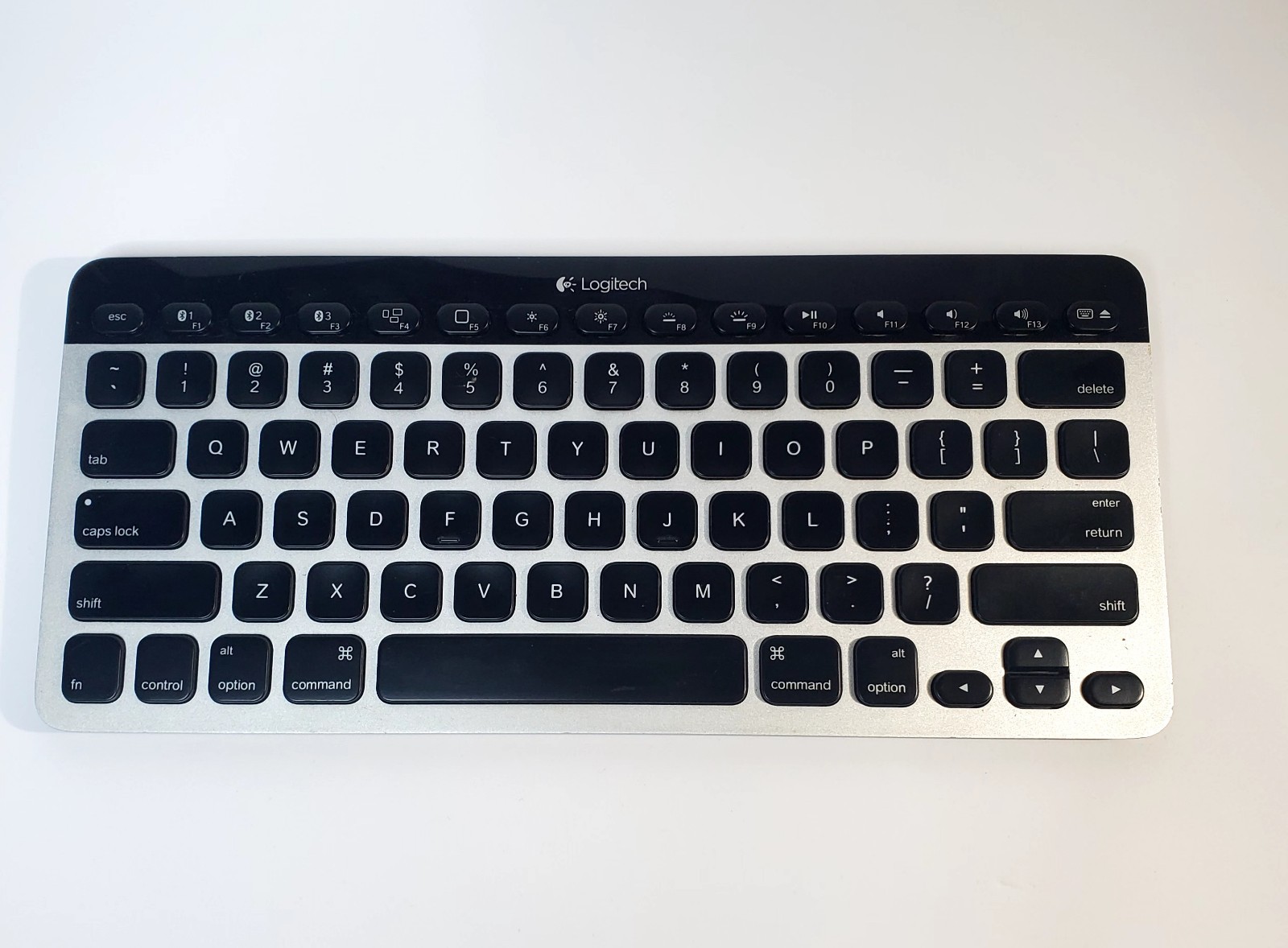 Logitech Bluetooth Illuminated Keyboard K811 For Mac OS Rechargeable
