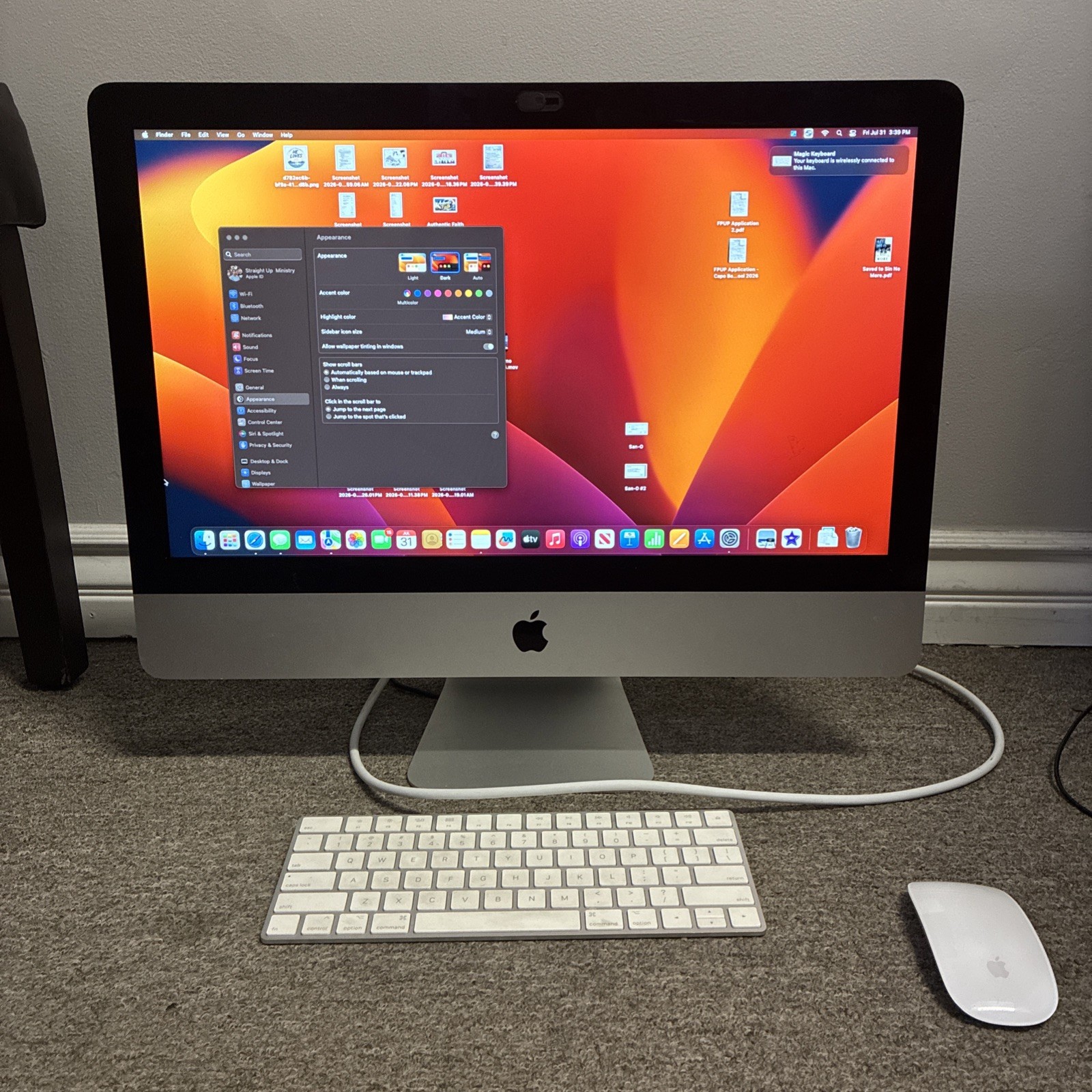 Apple iMac 21.5-inch 2017 2.3GHz I5 Dual-Core with Apple Keyboard and Mouse