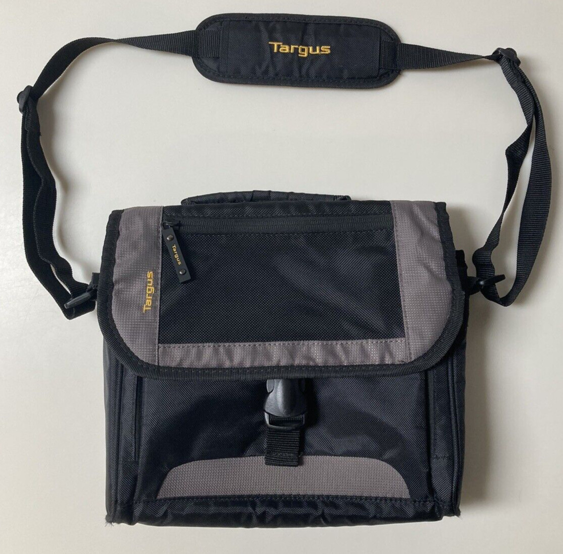 Targus Tablet Laptop Messenger Bag Shoulder Bag Multiple Compartments TSM148-50