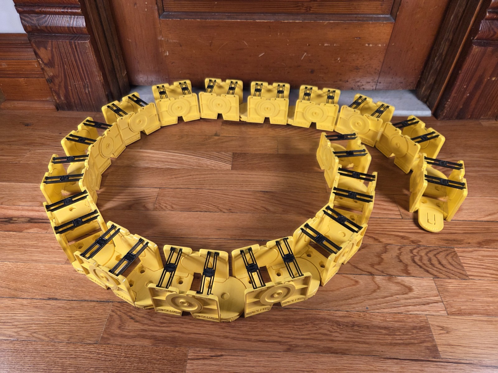 Telect 027-0000-4200 Yellow 2 in. WaveTrax Cablelinks 6' Length(Set of 17 Links)