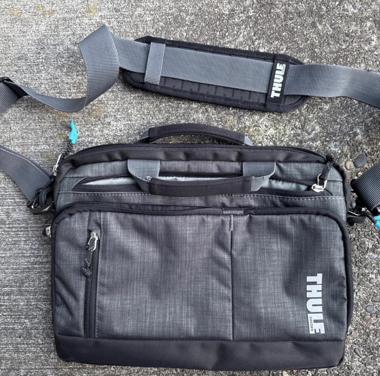 Thule Stravan Deluxe Style Laptop Bag Sleeve 13" Inches Gray CLEAN