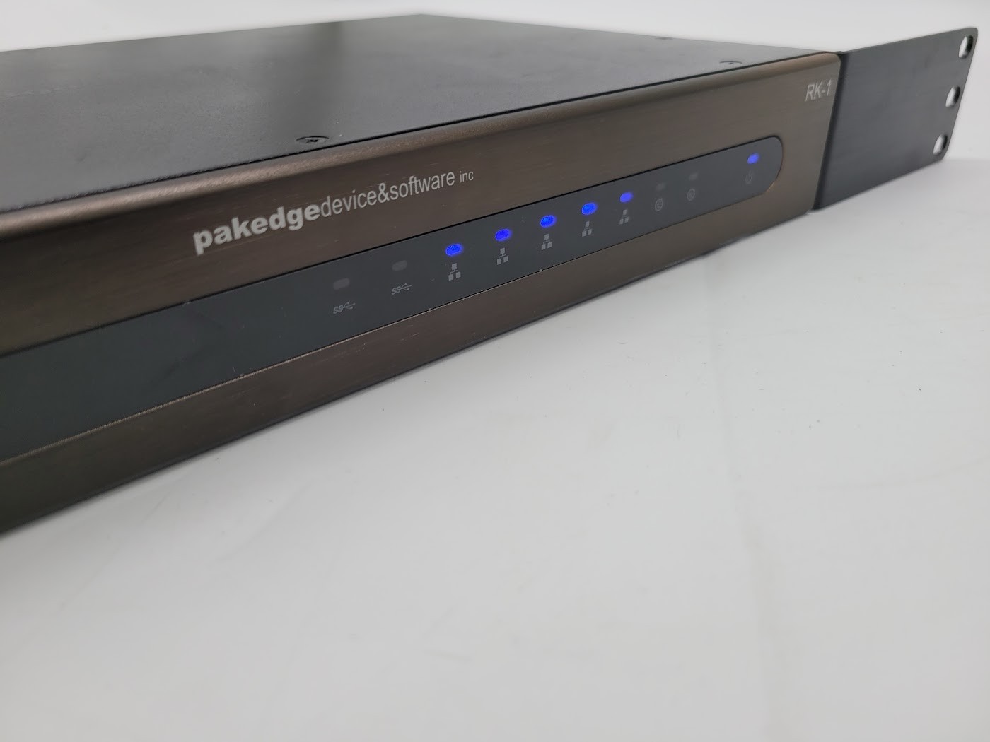 Pakedge RK-1 7 Port High Throughput Gigabit Router