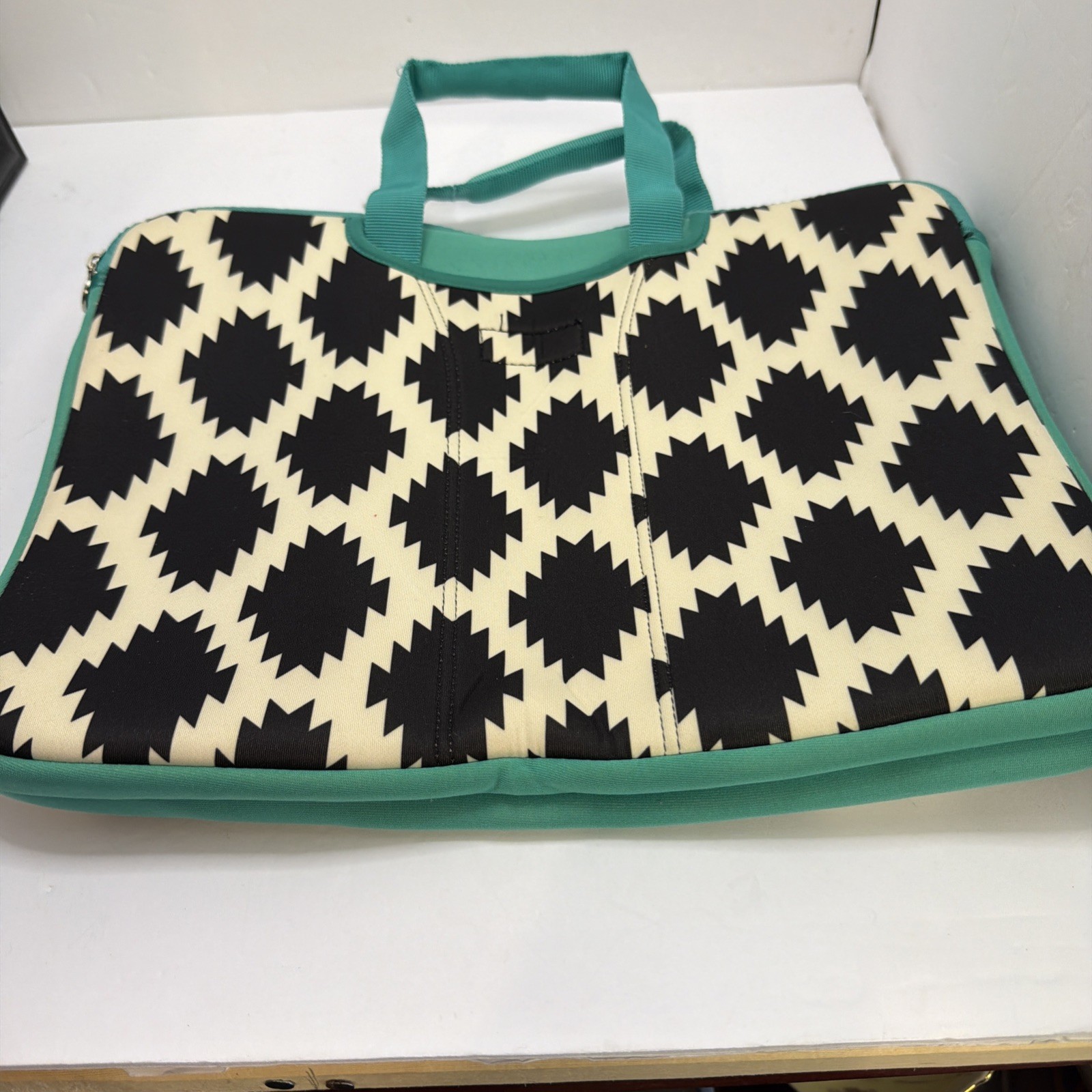 Black/ Green neoprene laptop bag 11x14x1.5 4 Pockets Zippered Cross Body