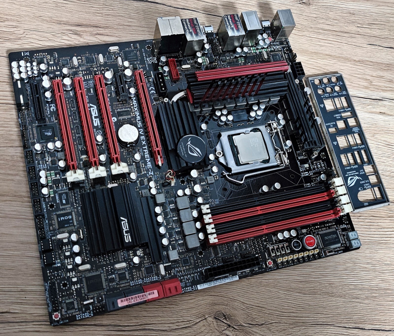 ASUS Maximus IV Extreme-Z DDR3 Socket 1155 Intel Z68 ROG Gamer Motherboard