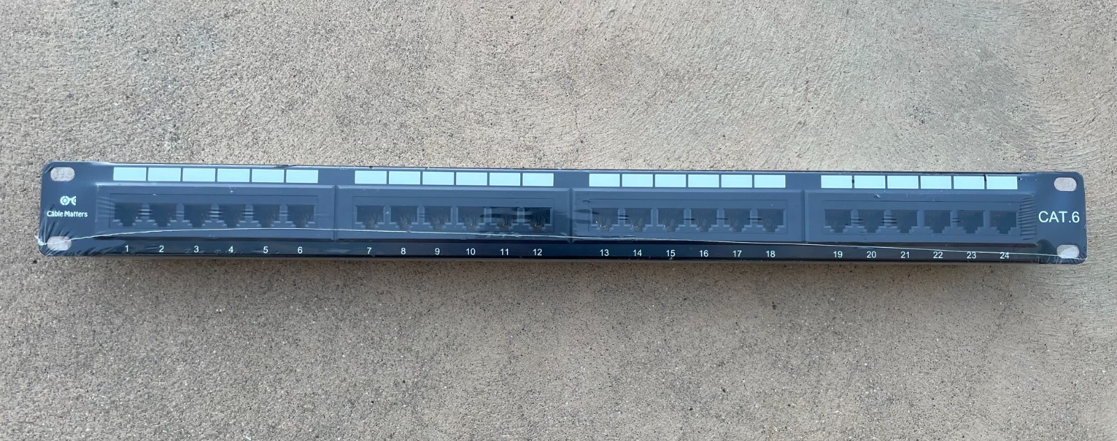 Cable Matters CAT6 24-Port Rackmount, new/unused in packaging