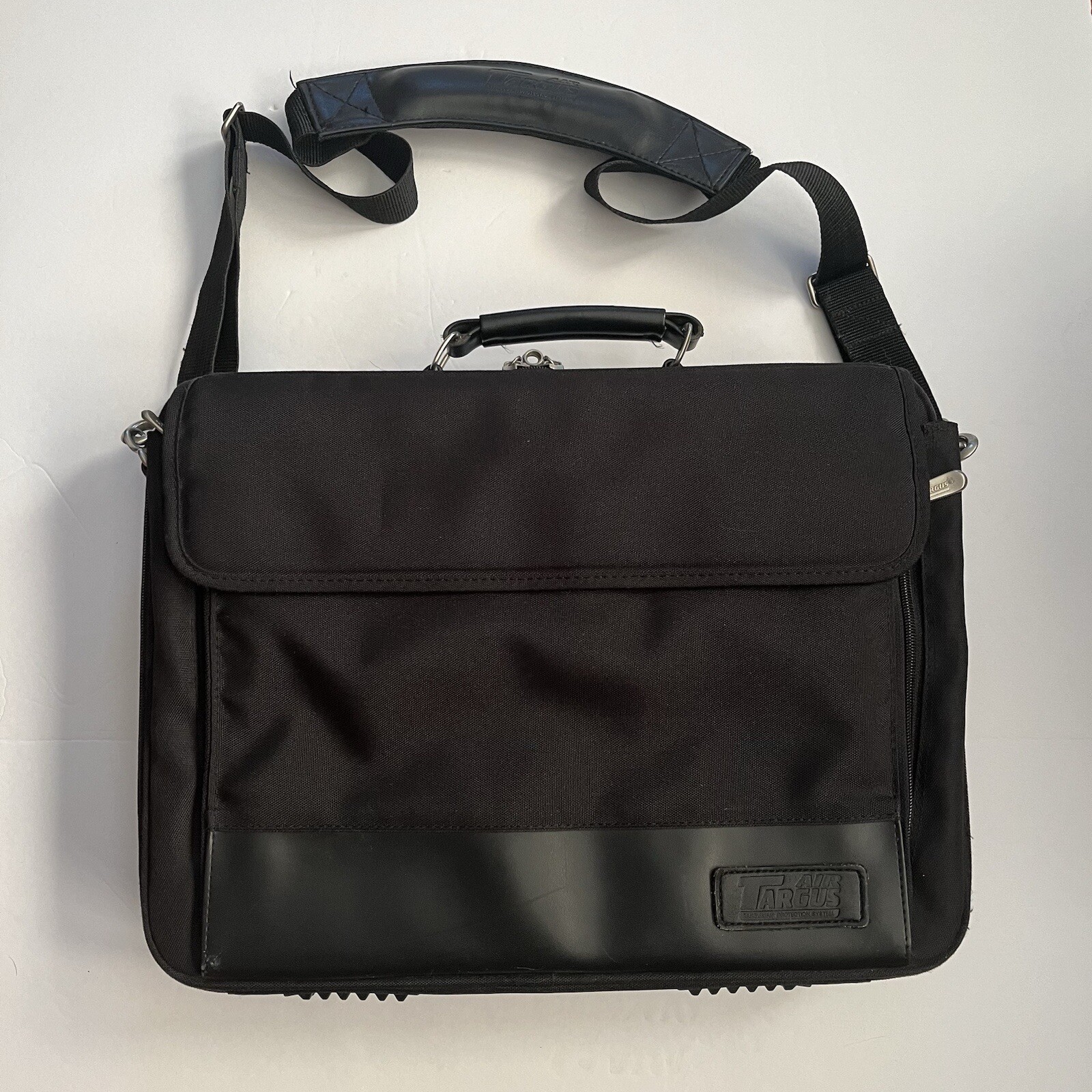 Vintage Targus Air Laptop Briefcase 15" Black Sturdy Padded Strap Bottom Tread 