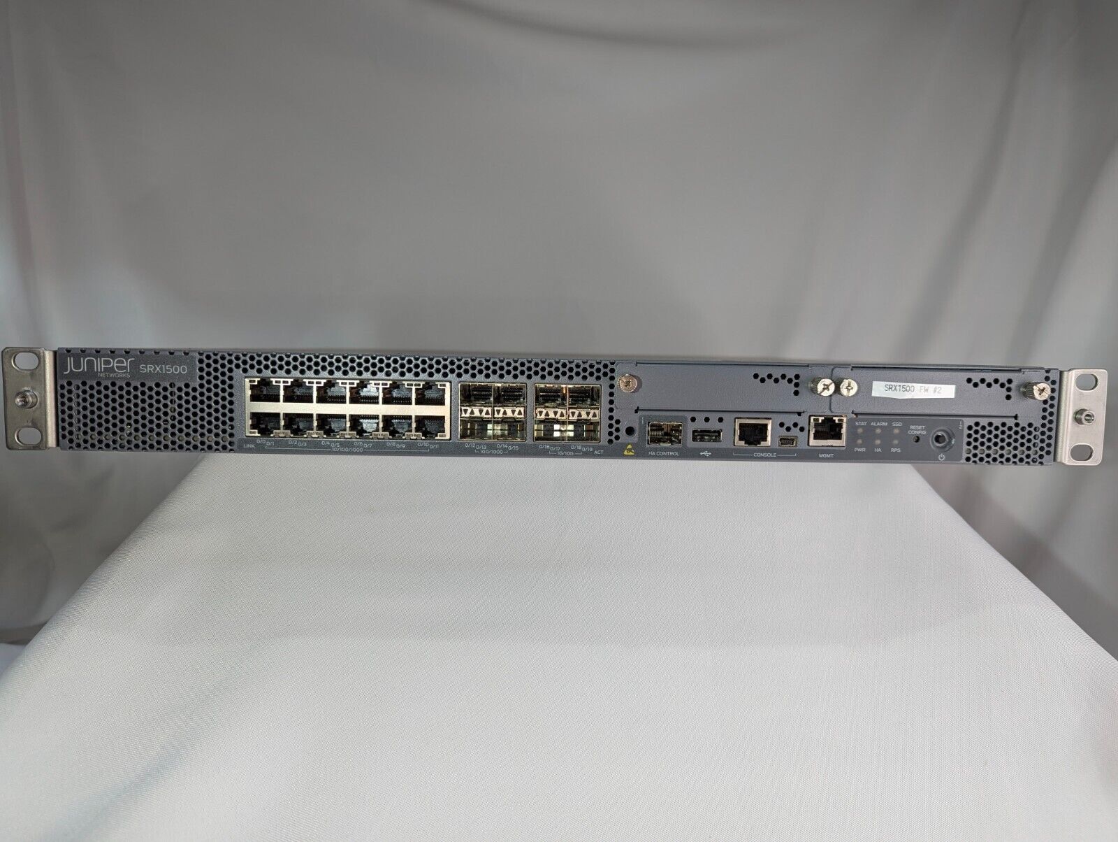 Juniper SRX1500 Firewall PN: SRX1500-AC +  JPSU-400W-AC + SRX1500-JSE