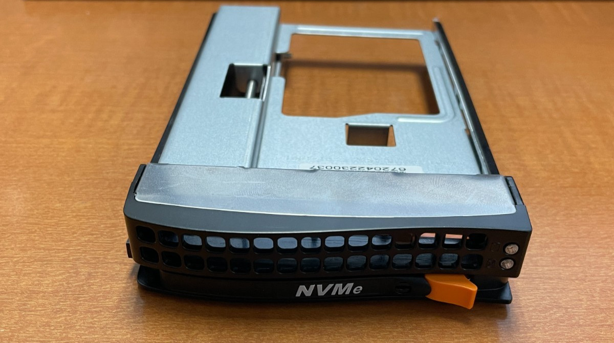 Supermicro MCP-220-00138-0B TOOL-LESS BLACK GEN-5 3.5-TO-2.5 NVME DRIVE TRAY
