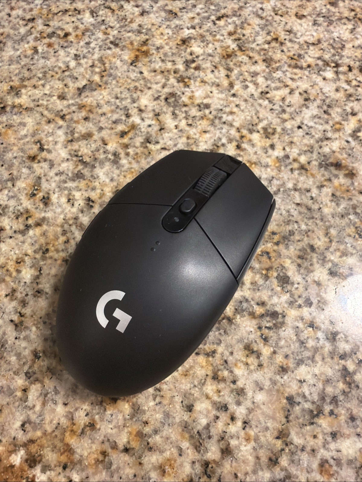 Logitech G305 Lightspeed Wireless Optical Gaming Mouse Read