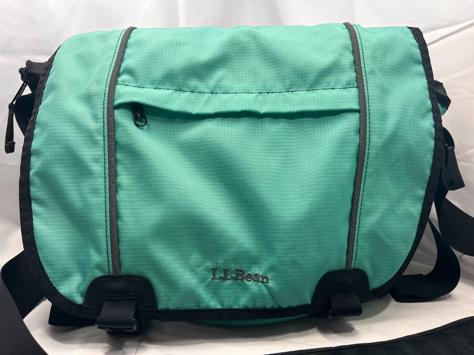 L.L.Bean Teal Nylon Messenger Bag Crossbody Laptop Organizer Padded Strap