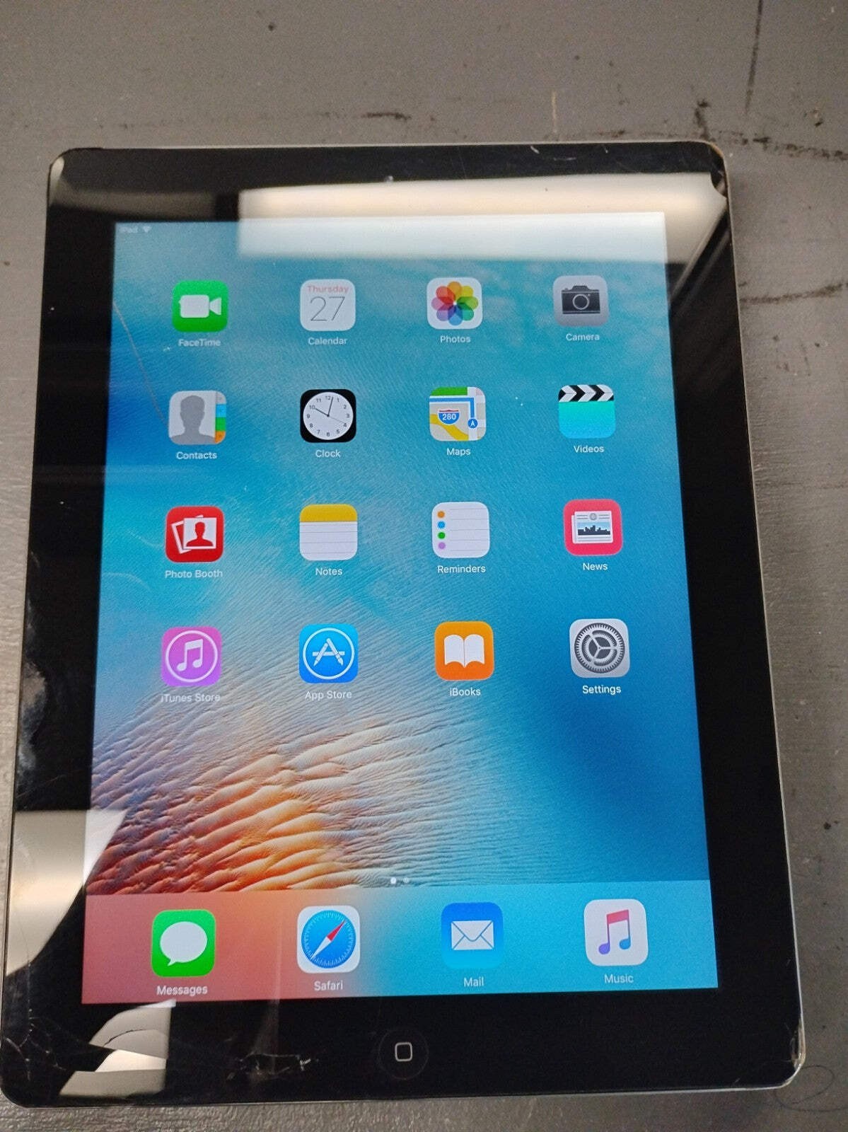 Apple iPad (3rd Generation) (A1403) Verizon 16GB Black - Very Good