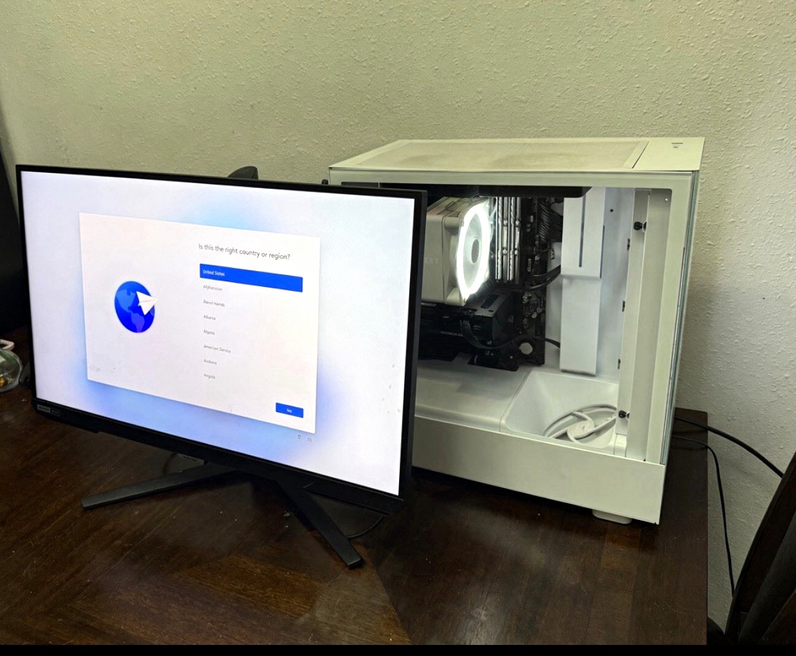 Customs gaming pc and monitor