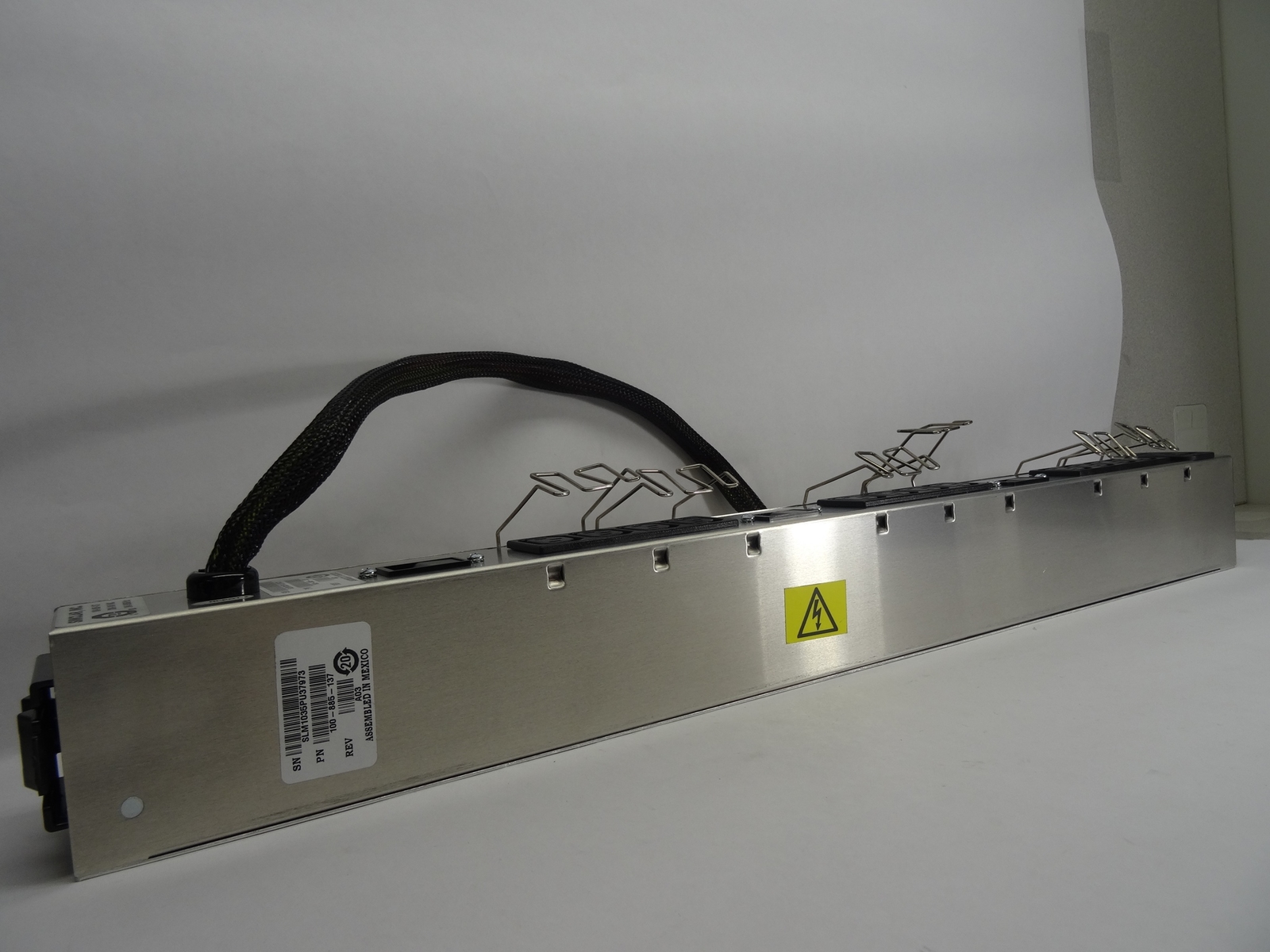 EMC 100-885-137 EMC PDU 24A 50/60HZ 200-240 VAC