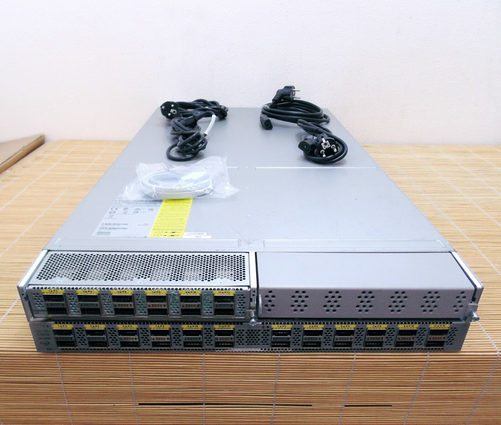 Cisco N5648-B-36Q Nexus 5648Q VXLAN 2RU 36x40G QSFP+ 4xPSU 3x FAN N5600-M12Q