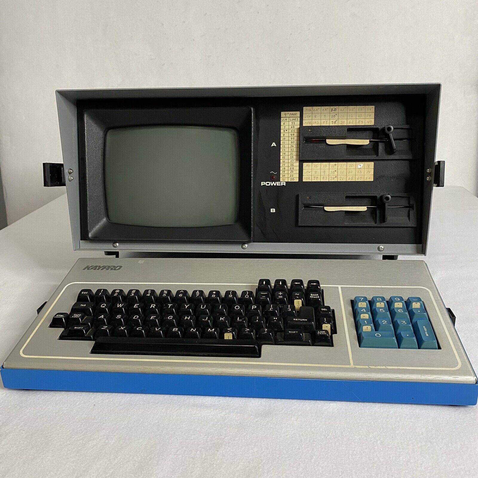 Vintage 1982 Kaypro II 2 Computer Luggable Microcomputer WITH KEYBOARD
