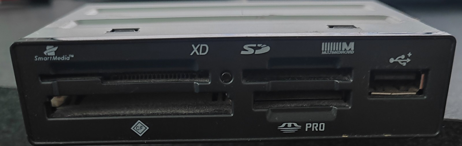 Acer Aspire M1610 M1641 M1640 M3600 E264 USB Media Card Reader CR.10400.002