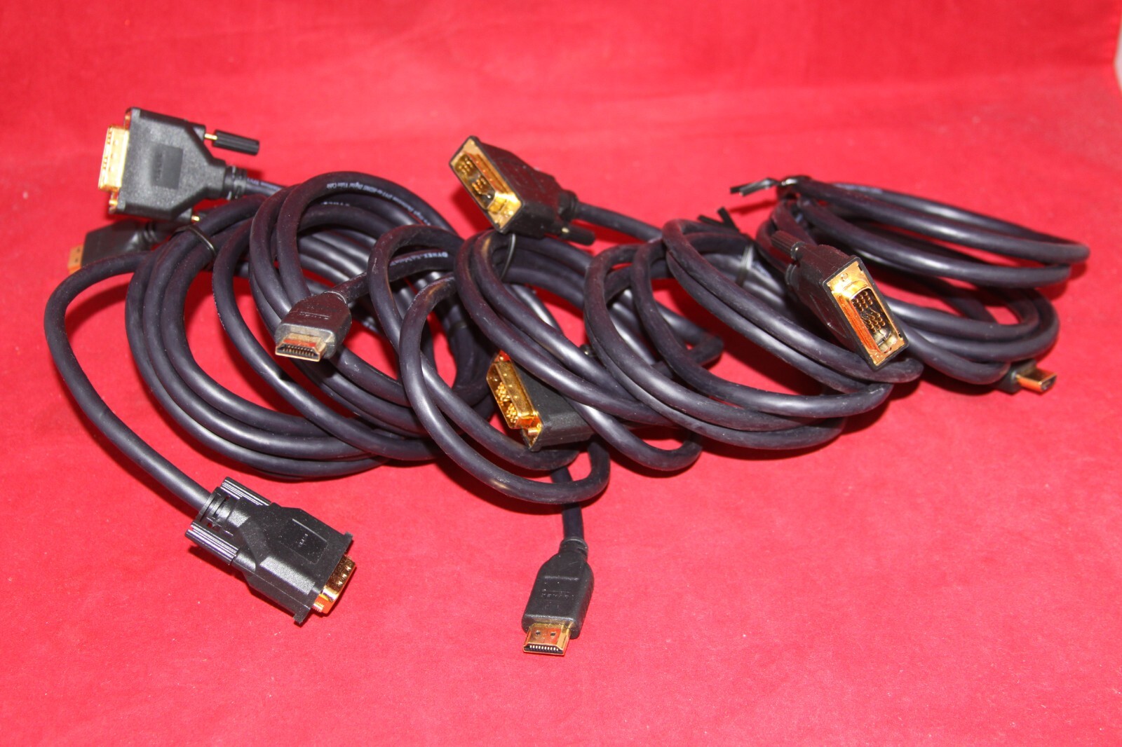 Lot of 5 x 6 ft. (1.8m) Dynex High Definition Digital Video Cable, DVI-D to HDMI