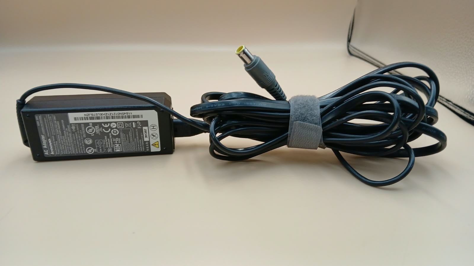 Genuine Lenovo 45N0121 65W 20V 3.25A AC Adapter Round Tip w/ Power Cord