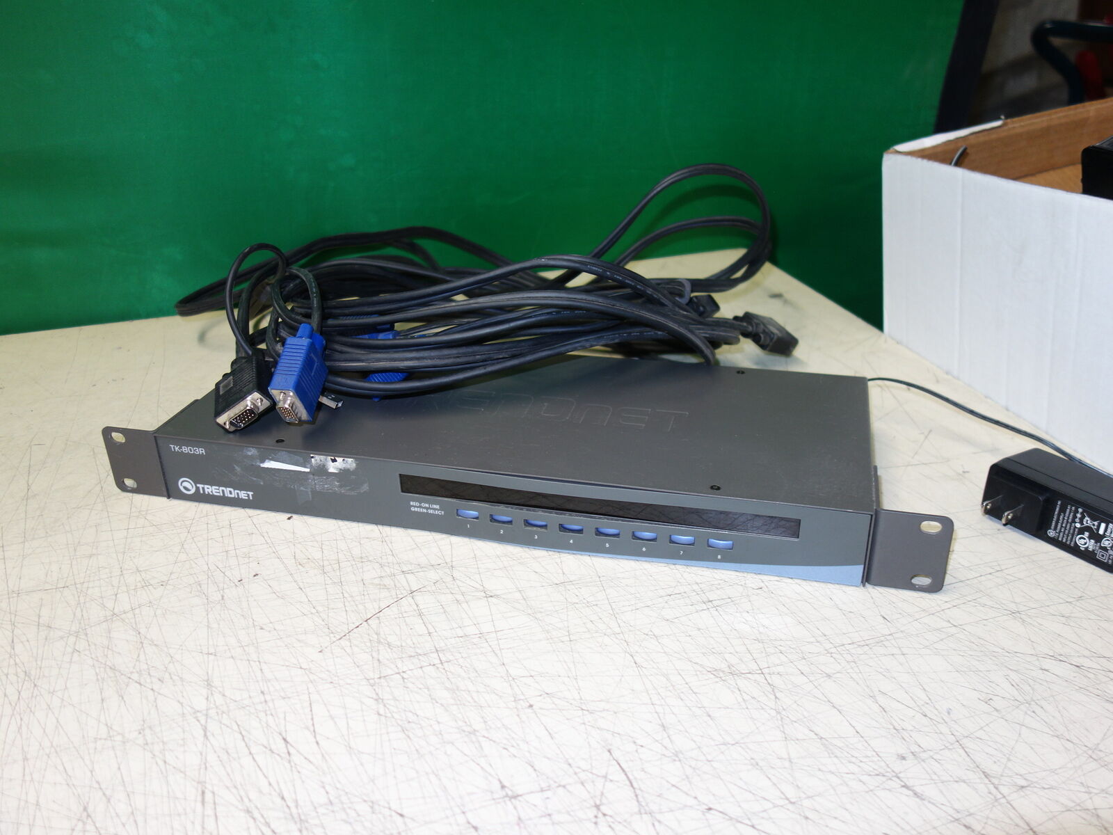 TRENDnet TK (TK803R) 8-Port Rack-Mountable KVM switch PS/2 With 3x Cables