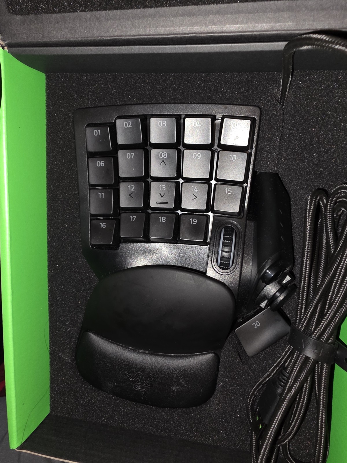 Razer Tartarus Pro (RZ07-03110100-R3U1) 32 Programmable Switches Gaming Keypad -
