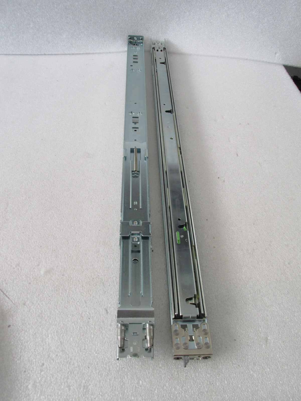 Fujitsu Rackmount Rails Kit 611-10422-AX + 611-10421-AX RX100 / RX200 / RX300 S7
