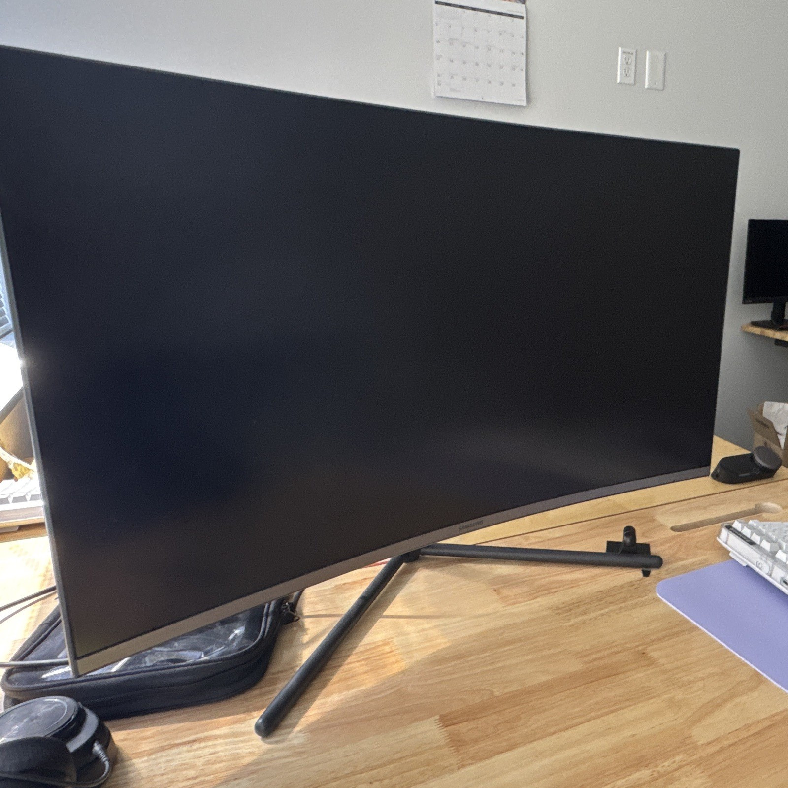 Samsung UJ590 LU32R590CWNXZA 32in 4K UHD Curved 60Hz 4ms HDMI Black