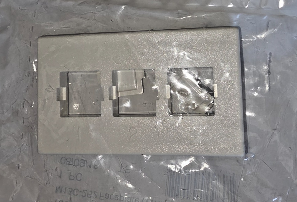 Commscope M13C-262 Faceplate (White) -106650898