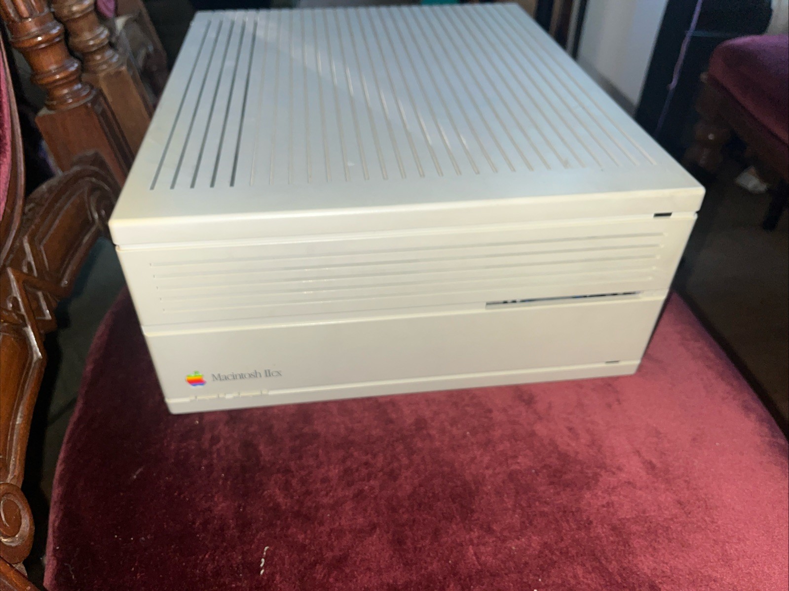 ANTIQUE APPLE MACINTOSH IICX MODEL: M5650 COMPUTER