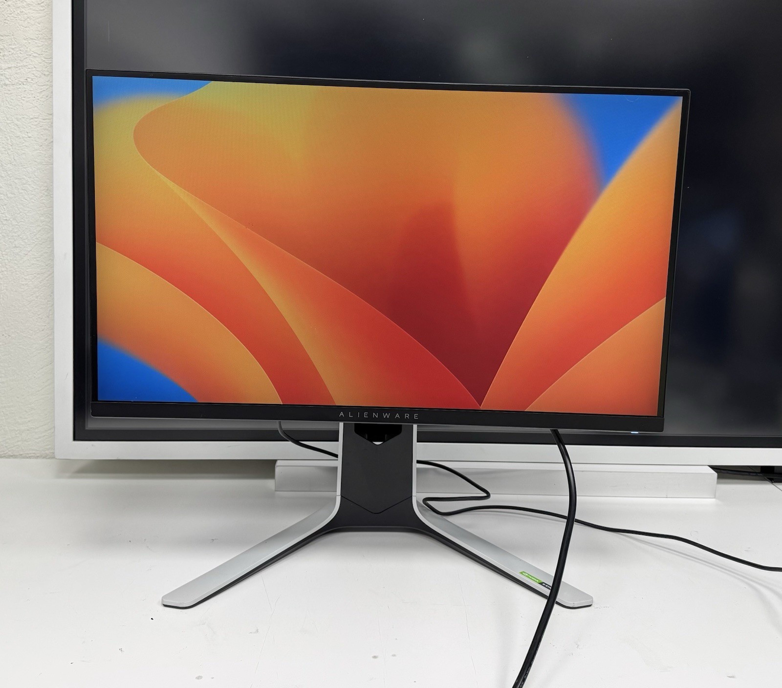 Alienware AW2720HF 27" Gaming Monitor /scratches on the screen