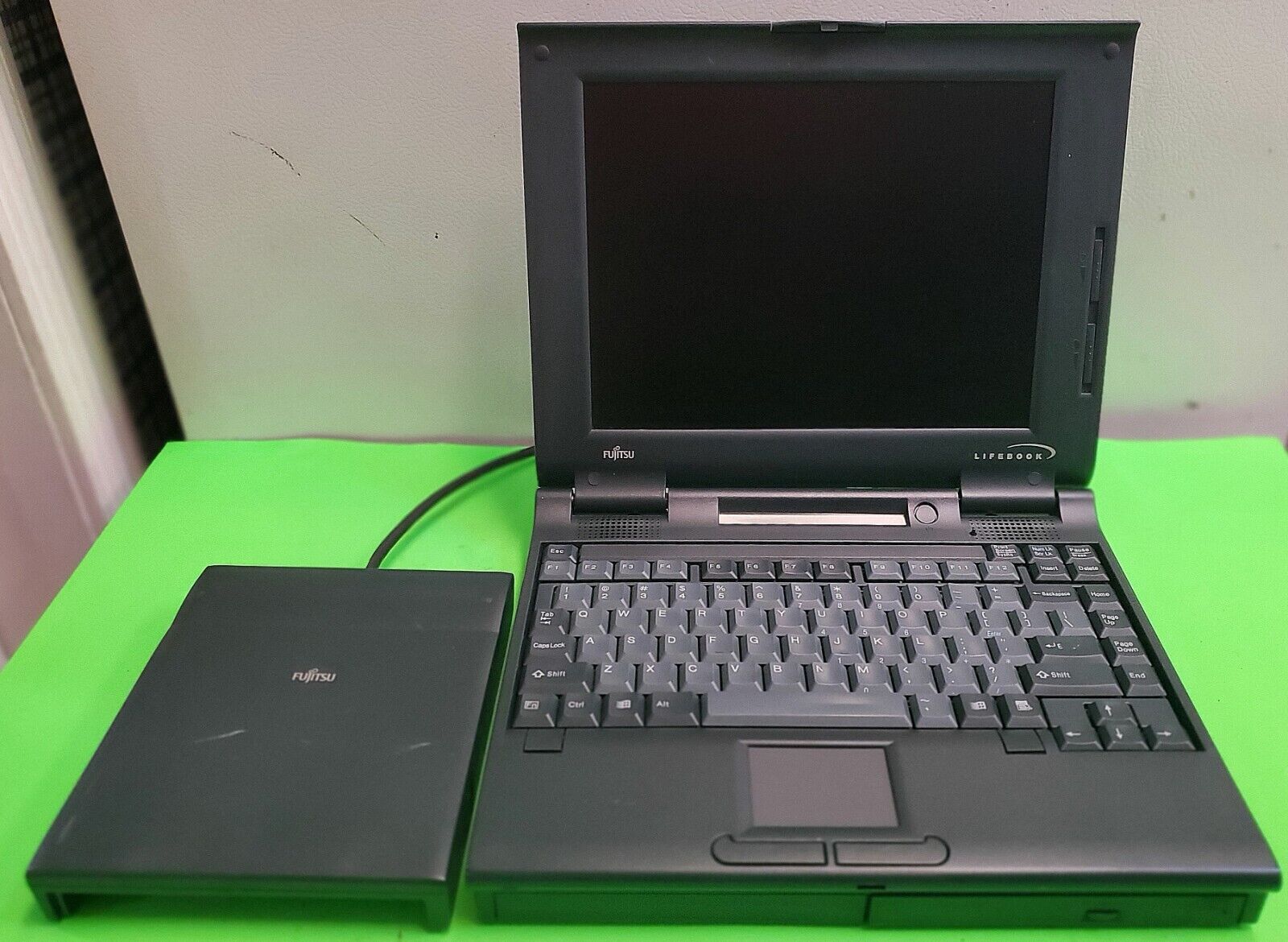 Rare Fujitsu Lifebook 520D Retro Laptop Computer - Untested