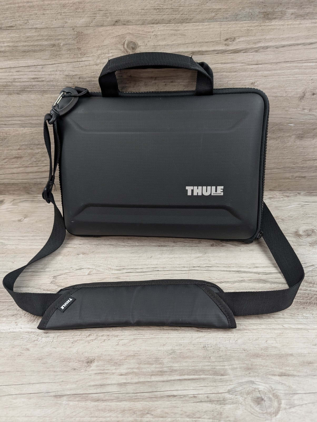 Genuine Thule Gauntlet 4 Attaché Briefcase 14” MacBook Pro Laptop Case Black 