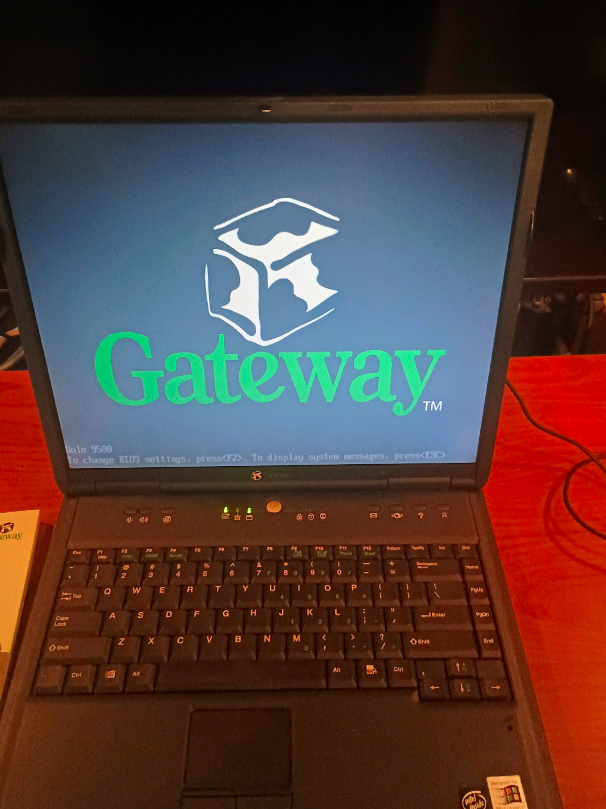 Gateway Solo 9500 Vintage Laptop Pentium III 850MHz Win 2000 DVD Manual CORD