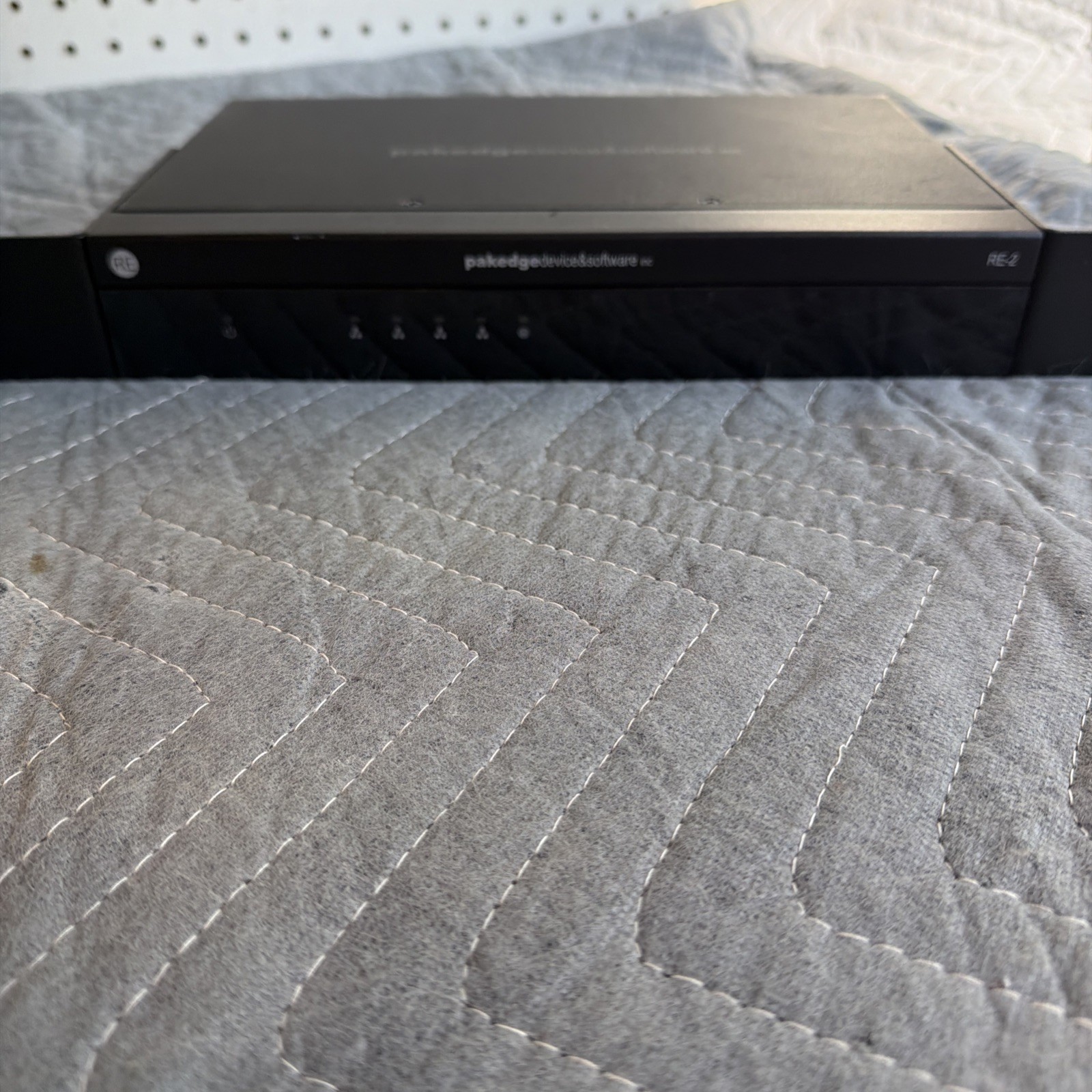 Pakedge RE-2 Enterprise Gigabit Wired Router Device - Black, NEW IN BOX