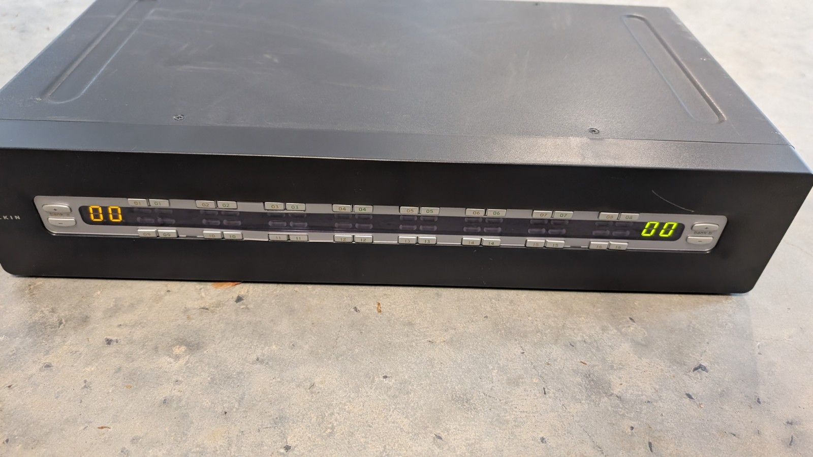 BELKIN OMNIVIEW MATRIX2 16-Port KVM Switch F1DM216T