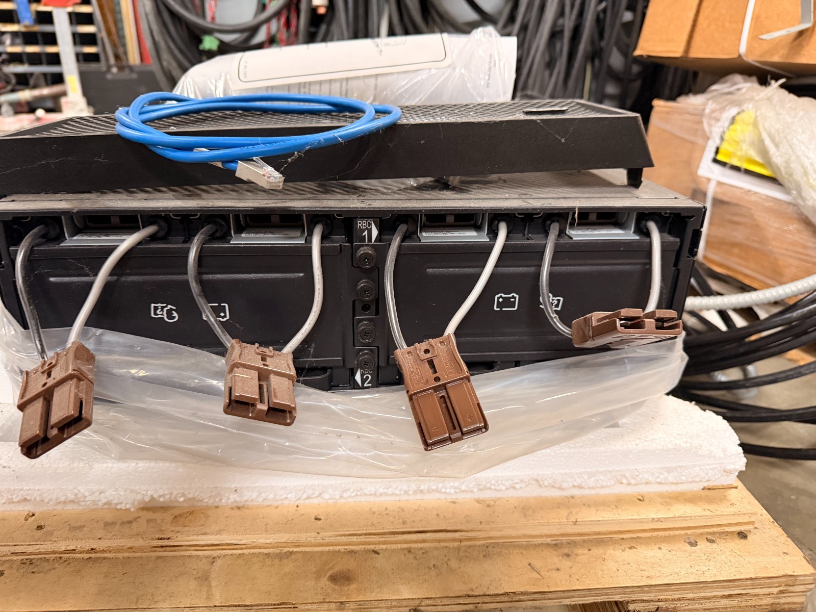 APC SRT192BP Smart-UPS SRT 192V Extended Runtime Battery Pack - Tested Voltages
