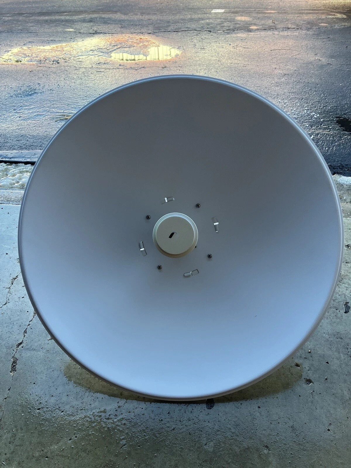 Ubiquiti PowerBeam M5 PBE-M5-300 5GHz 22dBi 802.11a/b/g/n Outdoor CPE 