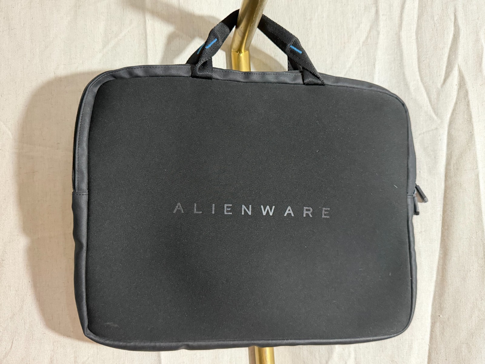 Alienware Vindicator 2.0 15" Laptop Sleeve Case AWV15NS2.0 Black Blue Handle