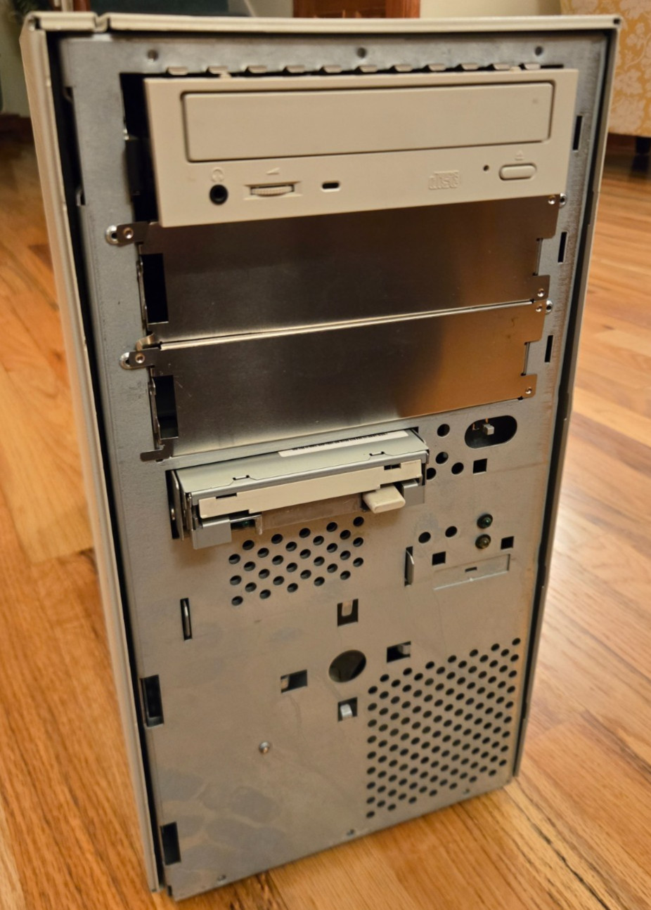 Vintage BEIGE Compaq PROLINEA 6150e Tower  Intel Pentium PRO and Boots to Bios