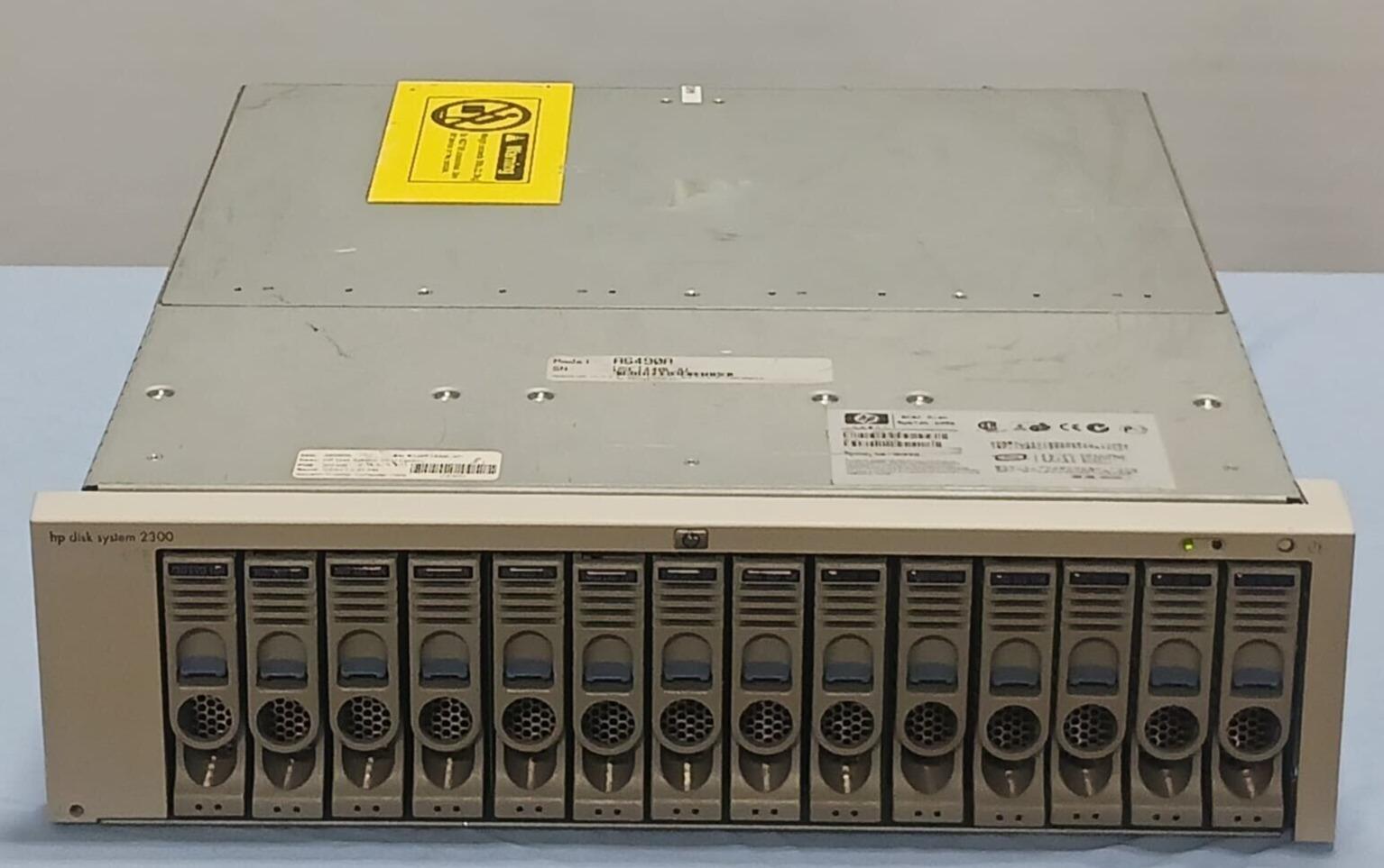 HP Invent A6490A SCSI Disk System 2300 Storage Enclosure A6250-69001 A6490-60100