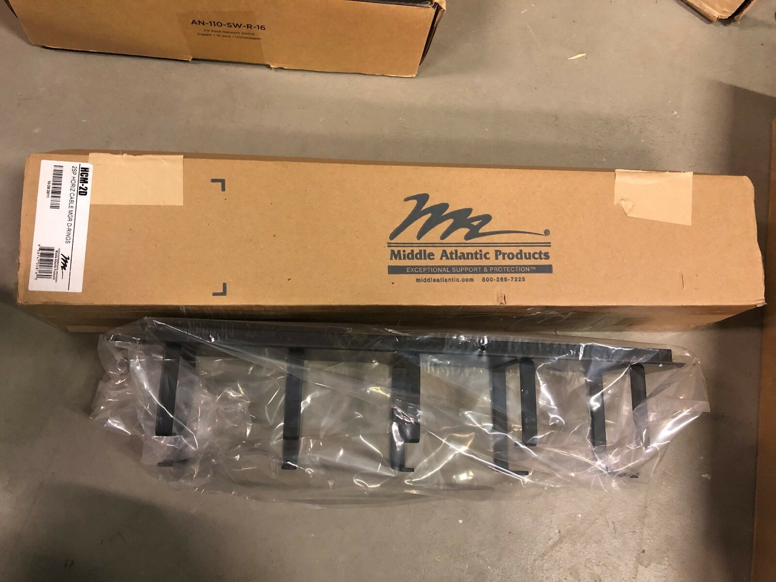 Middle Atlantic: HCM-2D-2SP Horiz Cable Mgr D-rings ( Unused, Open box)